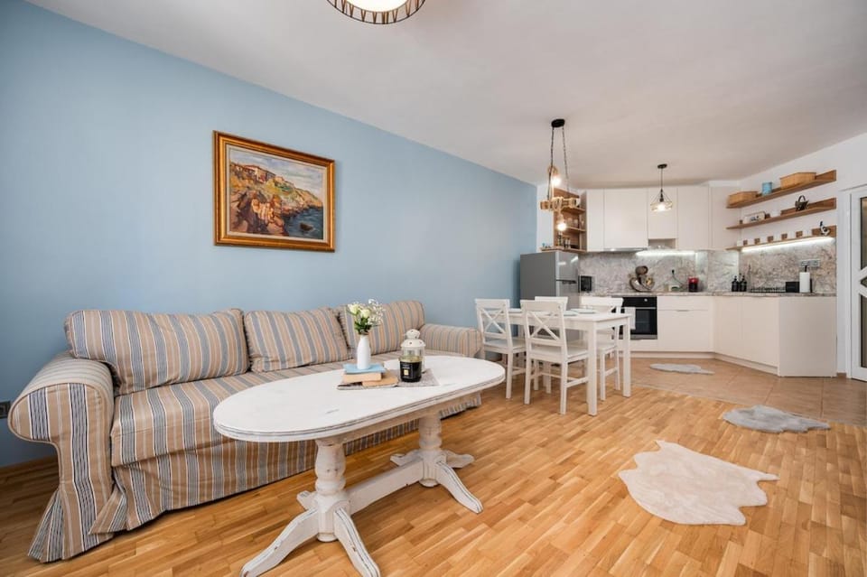 The Old Sailor Apartment in Varna