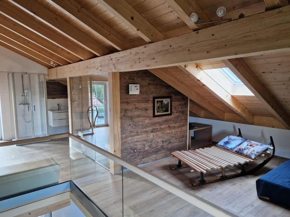 Bed, Photo of the whole room, Seating area