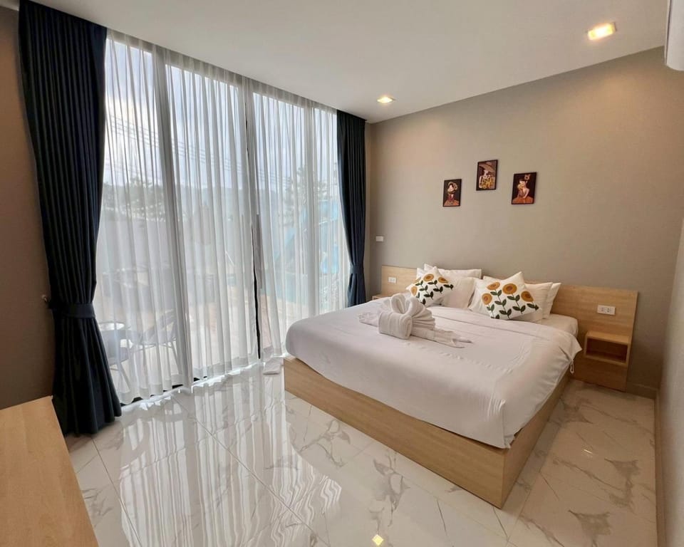 Bed, Photo of the whole room, Bedroom, towels
