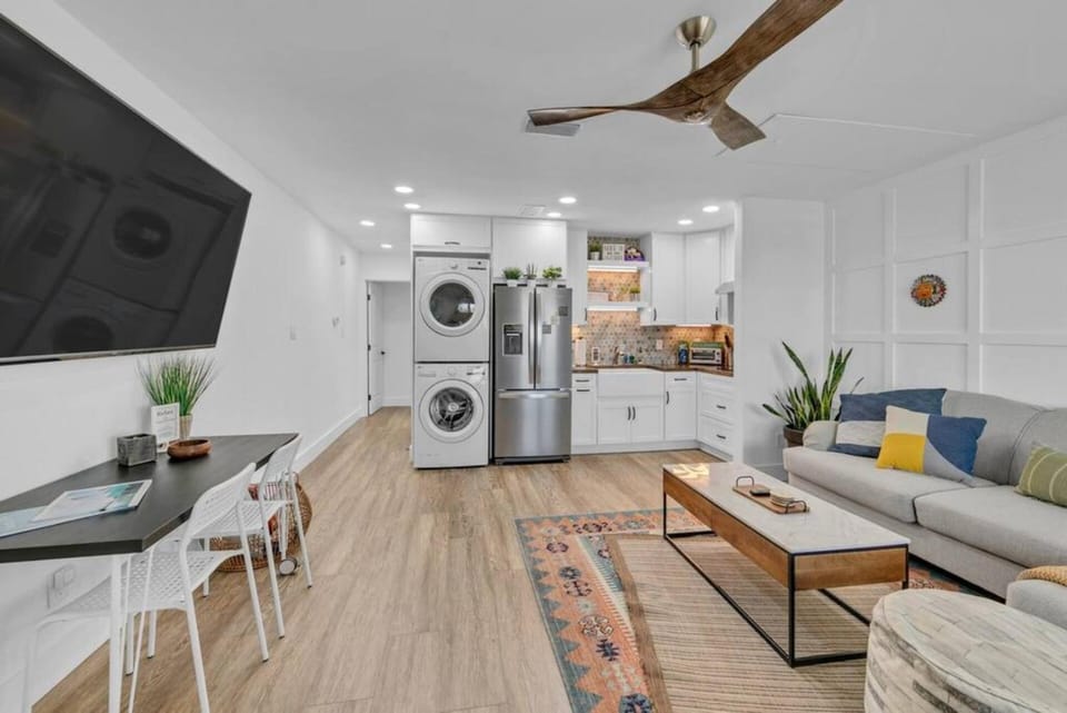Stylish Okaloosa Island 1BR Condo: Easy Beach Walk House in Okaloosa Island