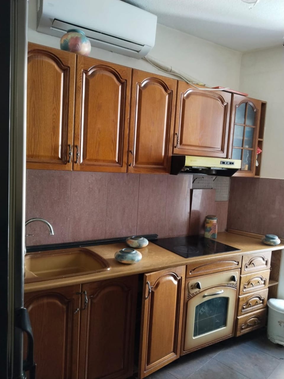 Kitchen or kitchenette, dishwasher, minibar, oven, stove