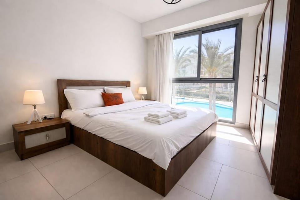 Photo of the whole room, Bedroom, Pool view