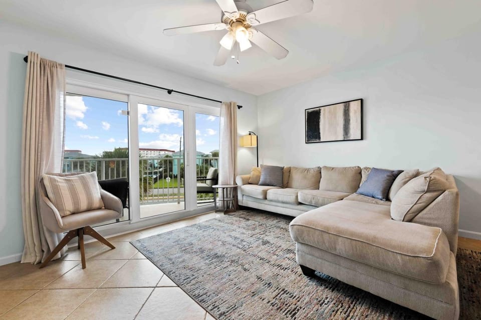 Relax & Recharge SeaCrest Pool, Gym, Steps 2 Beach Apartment in Okaloosa Island