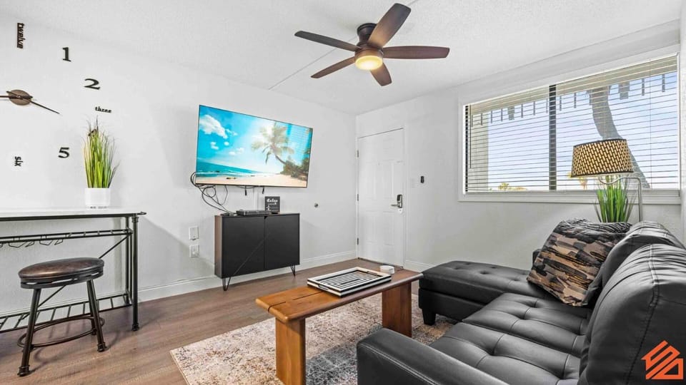 Beachfront Beauty: 1BR Gem on Okaloosa Island House in Okaloosa Island