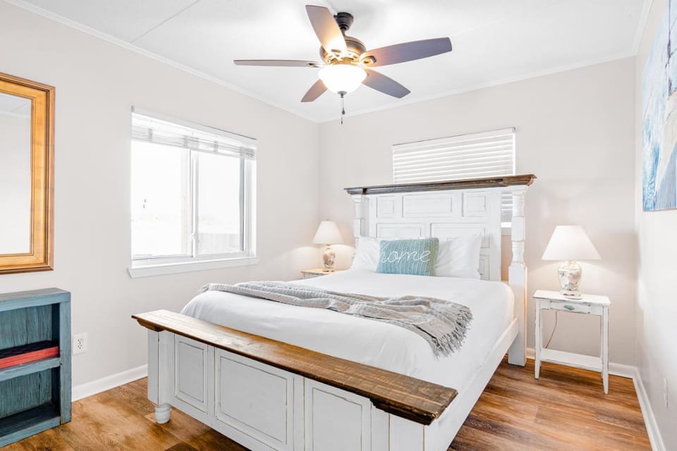 Dockside Daydream Waterfront Next-To-Beach House in Okaloosa Island