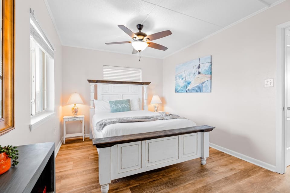 Dockside Daydream Waterfront Next-To-Beach House in Okaloosa Island