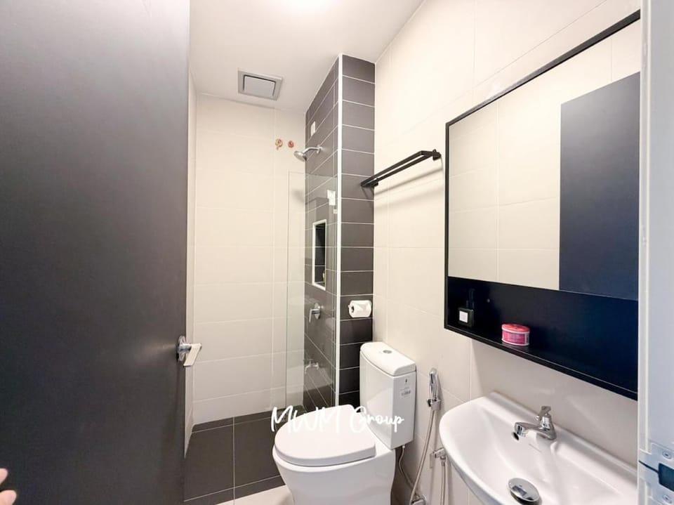 Seri Austin Lakeview Private Gather Jacuzzi House No Event House in Johor Bahru