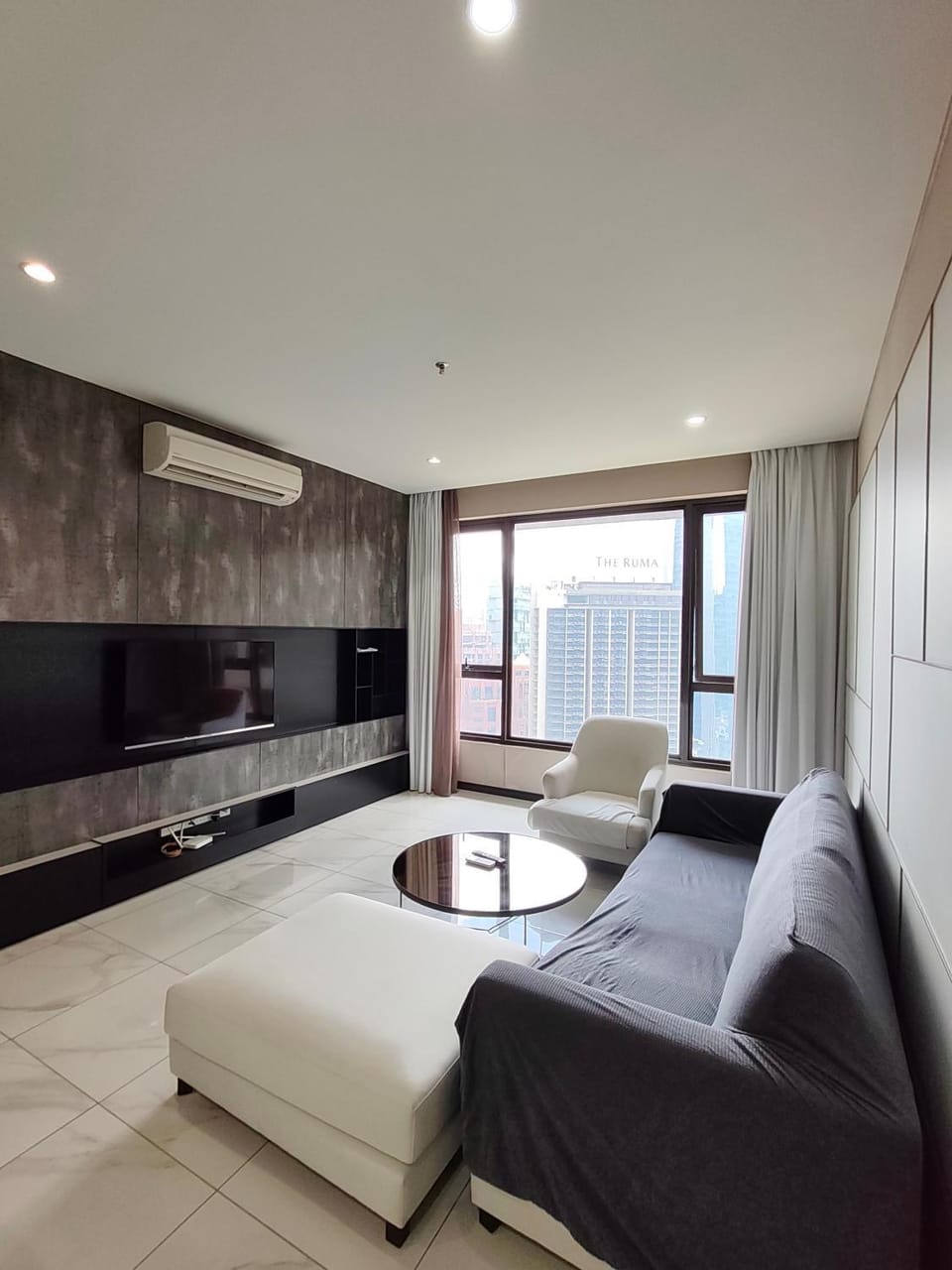 TV and multimedia, Living room, Photo of the whole room, Seating area, air conditioner