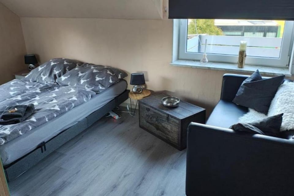 Moderne FeWo No. 1 mit Balkon Apartment in Aurich