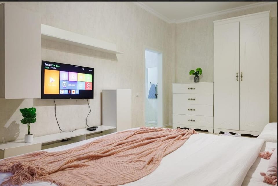 Двухкомнатная кв на Триумфальной арке Apartment in Kazakhstan