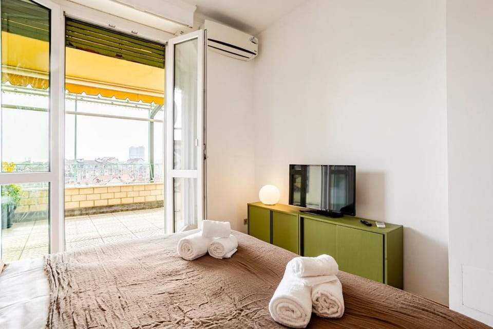 TV and multimedia, Balcony/Terrace, Balcony/Terrace, Bedroom, towels, air conditioner