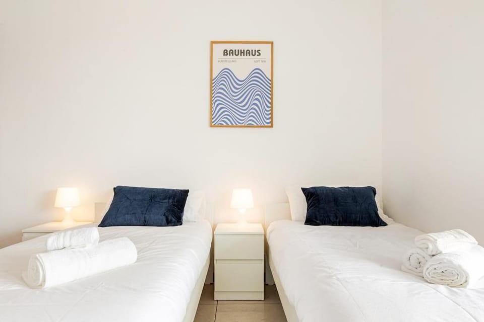 Bedroom, towels