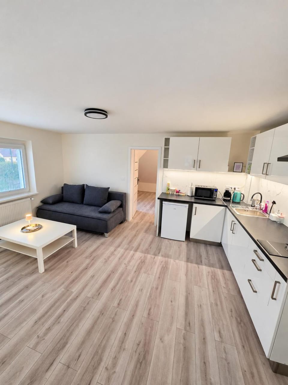 Kitchen or kitchenette, Living room, Seating area, pet friendly, stove