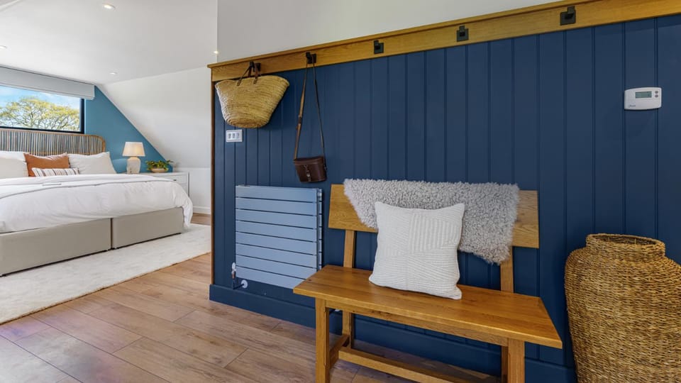 Bed, Seating area, Bedroom