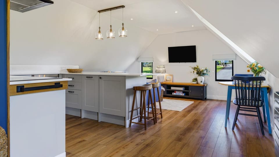 TV and multimedia, Living room, Seating area, Dining area, kitchen