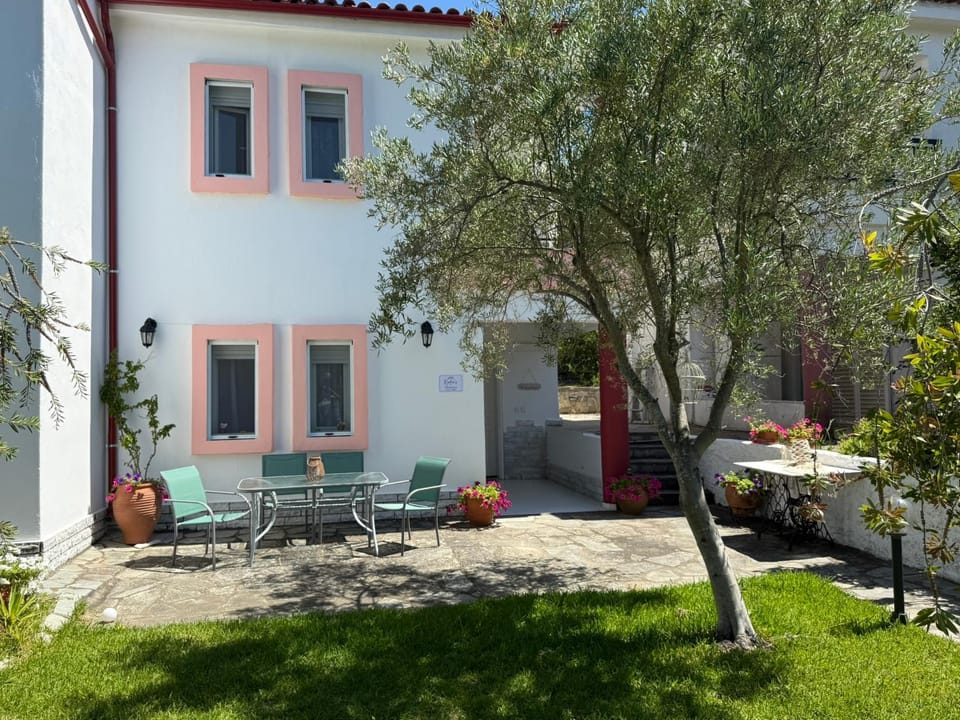 Property building, Day, Garden