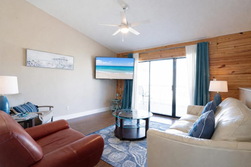 Destin Townhome • Walk to Sandy Beach & Water Taxi Apartment in Destin