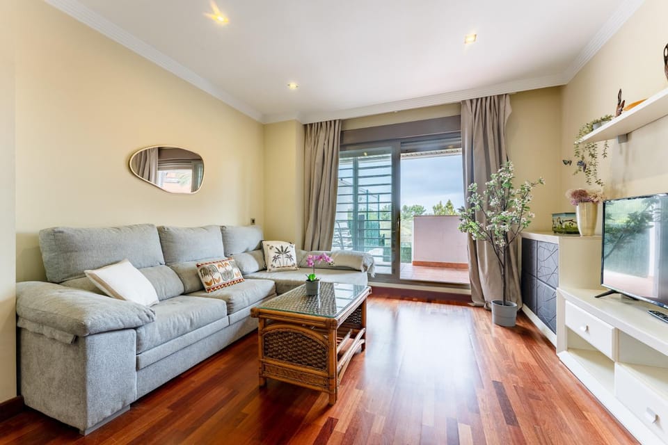 TV and multimedia, Living room, Dining area, air conditioner