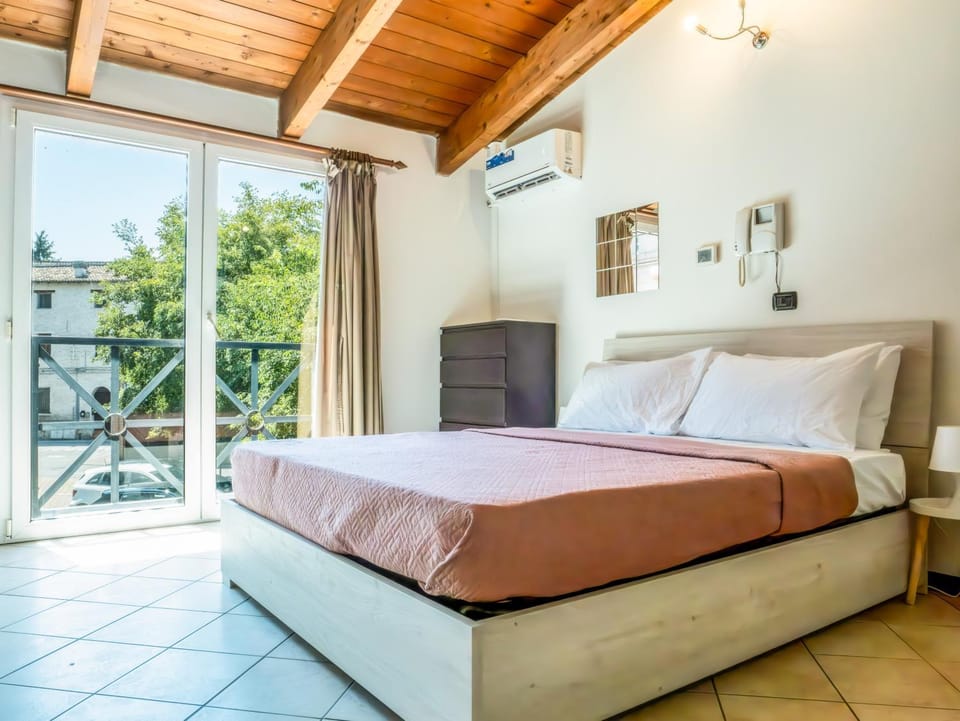Bed, Photo of the whole room