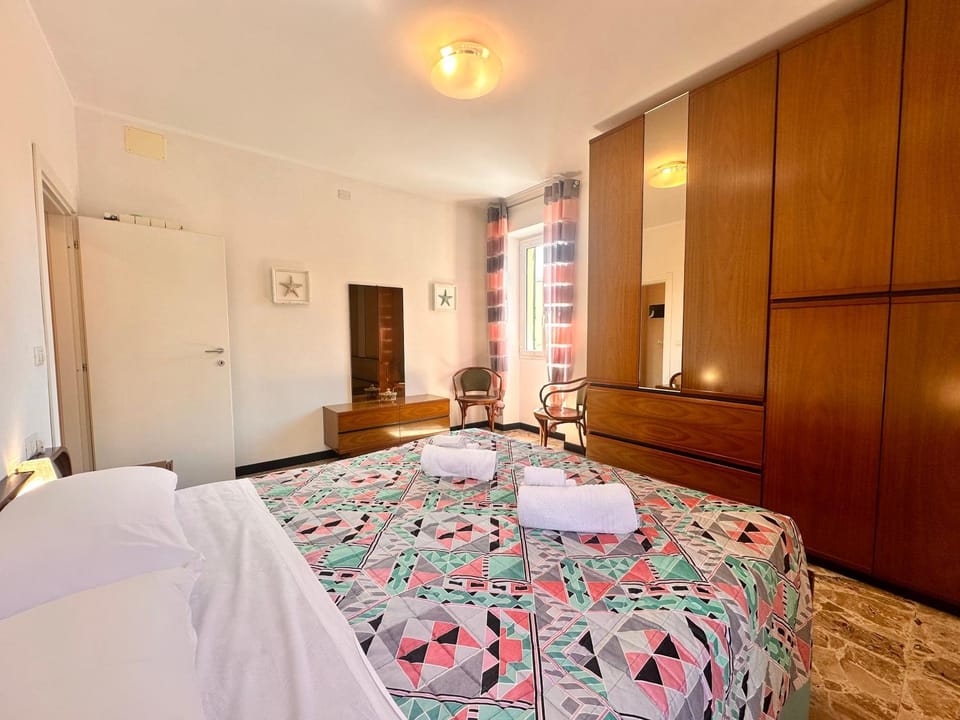 Casa Panorama - Spazioso Trilocale con Balcone Vista Mare Apartment in Varigotti