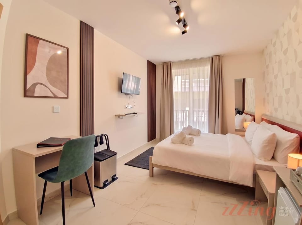 Bed, TV and multimedia, Bedroom