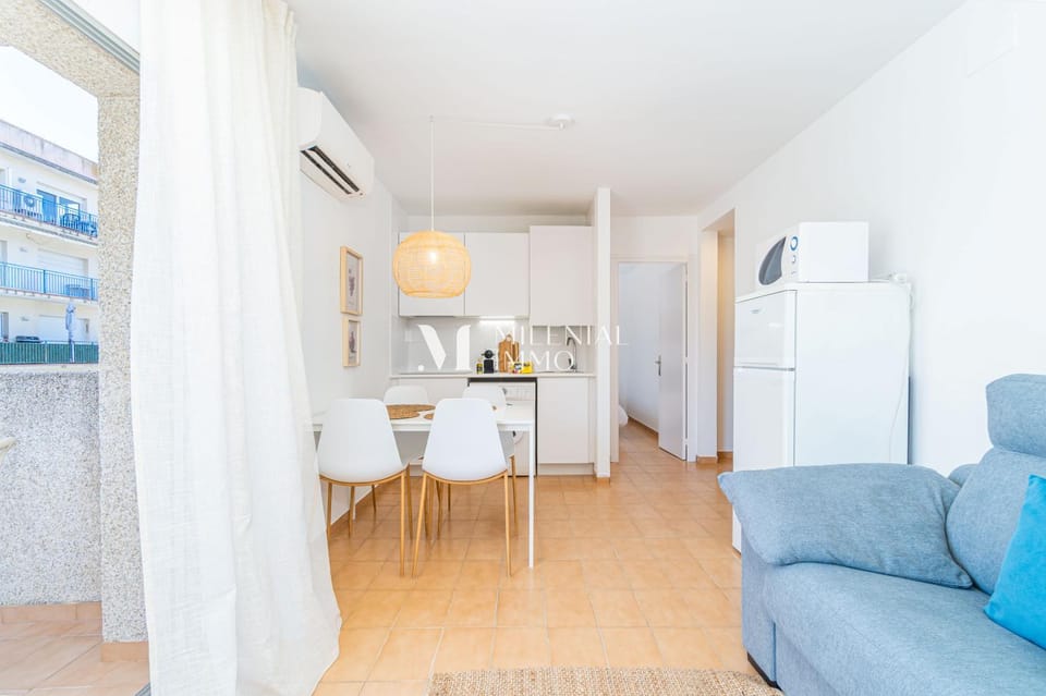 Living room, Dining area, air conditioner