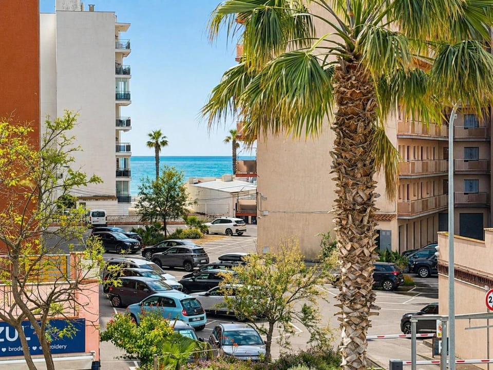Neighbourhood, City view, Sea view, Location