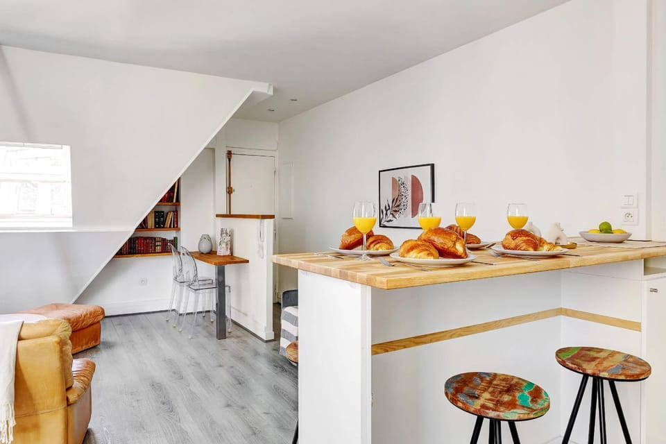 Kitchen or kitchenette, Food and drinks, Dining area, Food, Breakfast