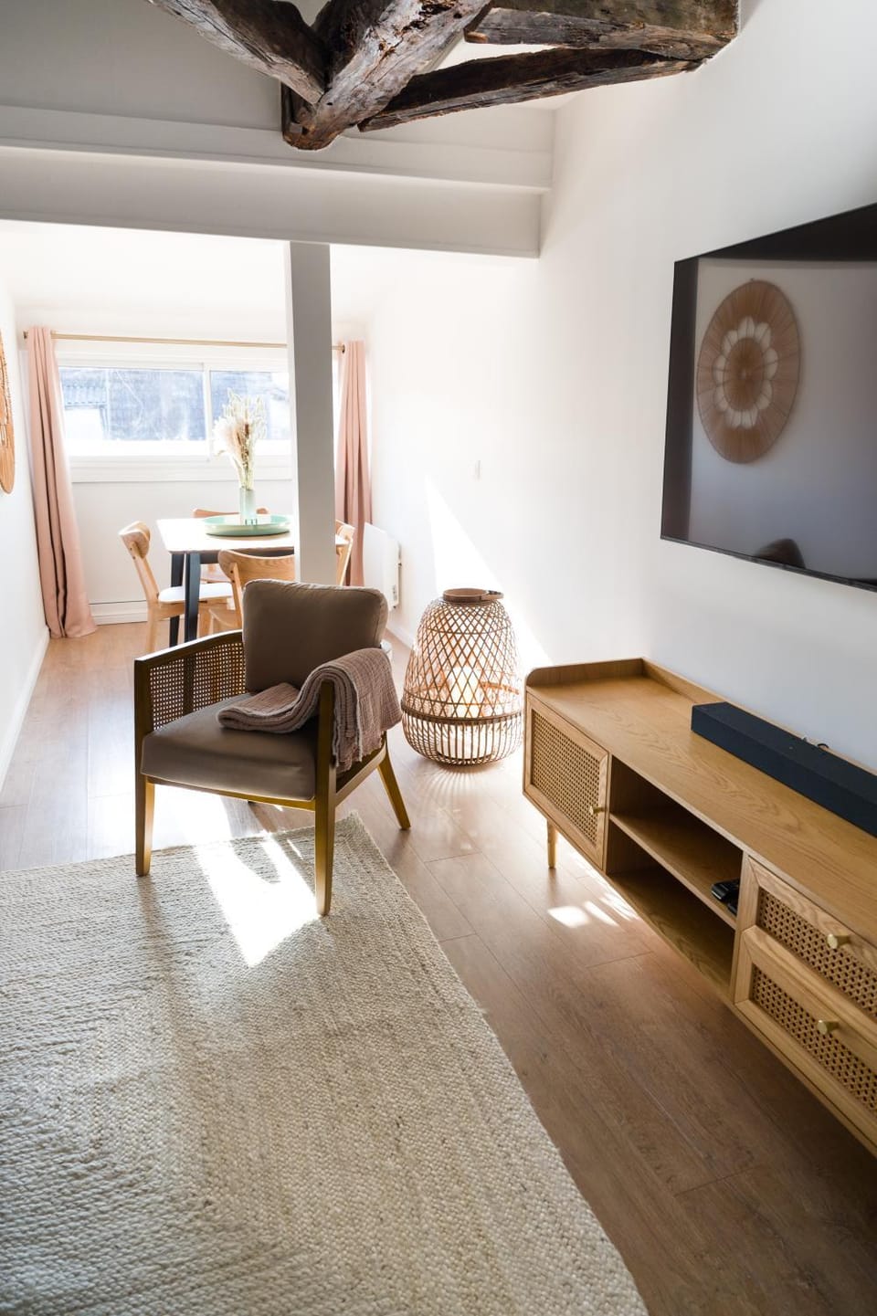 Living room, Photo of the whole room, Seating area, Dining area