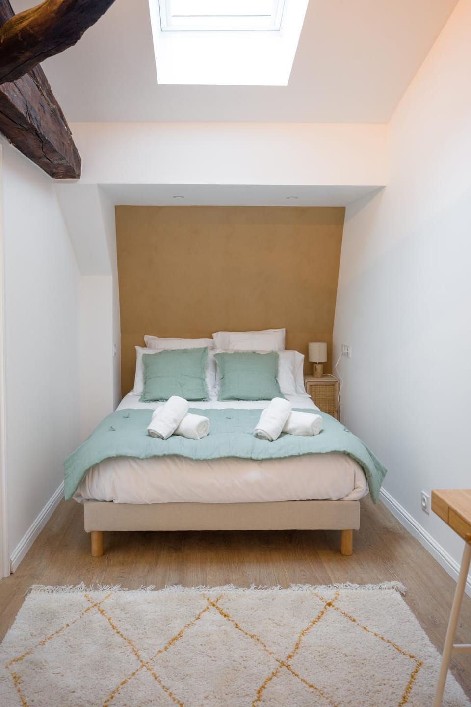 Bed, Photo of the whole room, Bedroom, towels