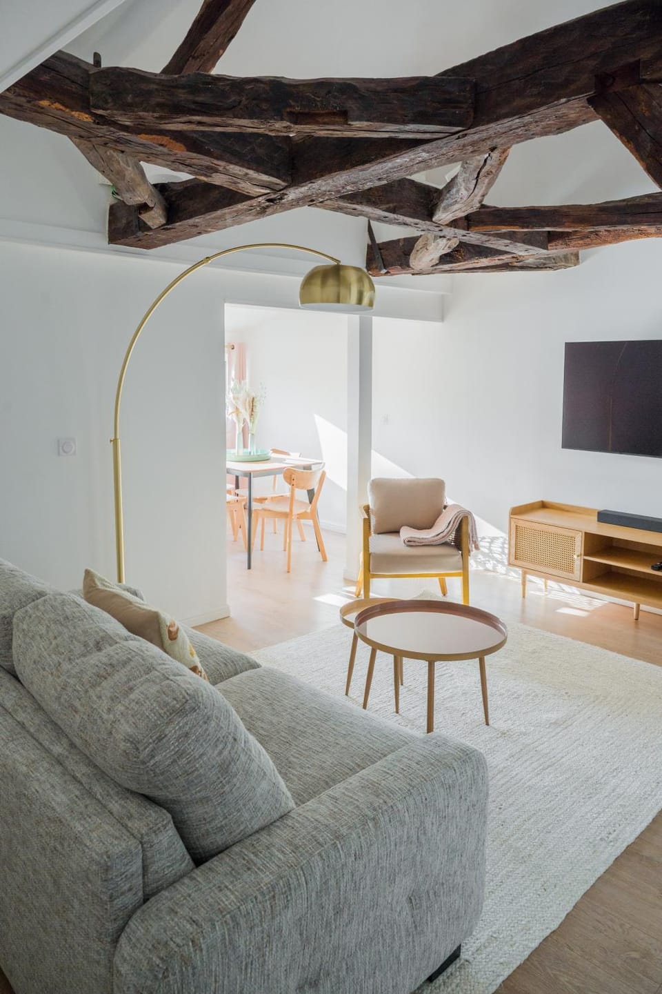 TV and multimedia, Living room, Photo of the whole room, Seating area, Evening entertainment