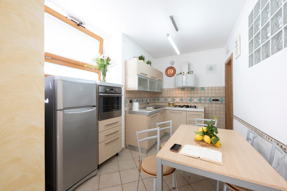 Dining area, kitchen