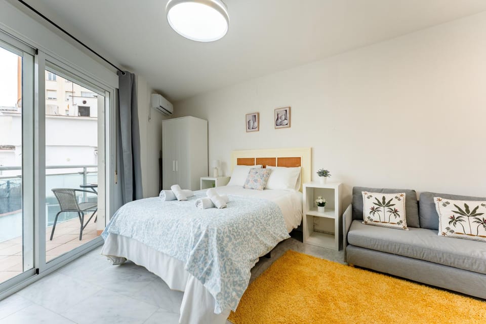 Bed, Photo of the whole room, Bedroom, towels, air conditioner