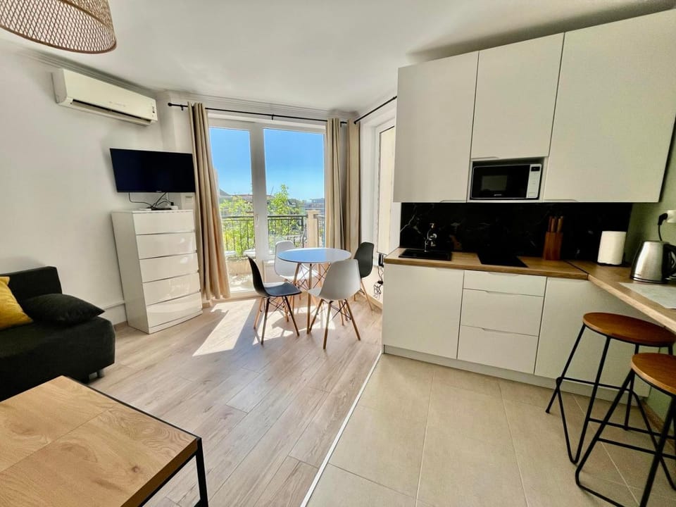Kitchen or kitchenette, Living room, air conditioner