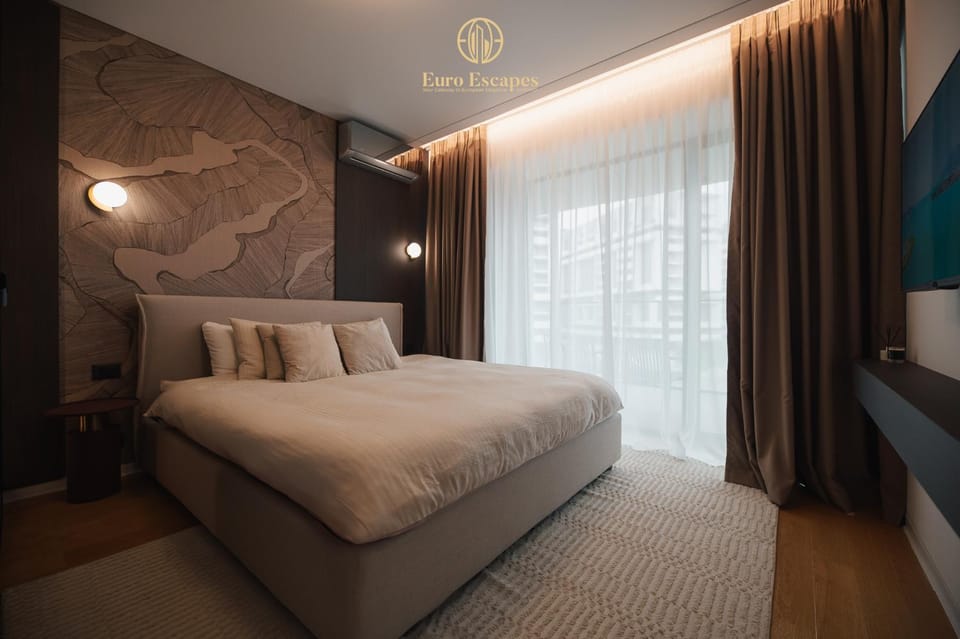 Bed, TV and multimedia, Bedroom