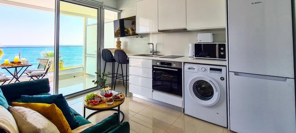 Kitchen or kitchenette, Living room, Seating area, Sea view, oven, stove, toaster, washing machine