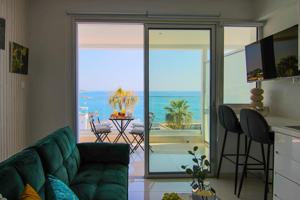 Living room, Seating area, Dining area, Sea view