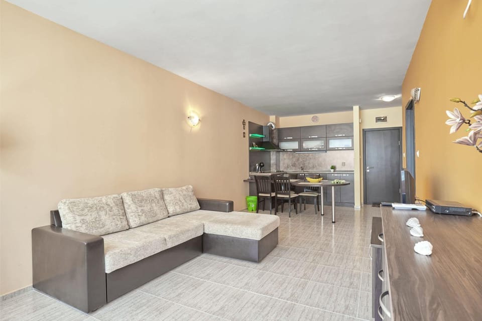 TV and multimedia, Kitchen or kitchenette, Living room, Dining area