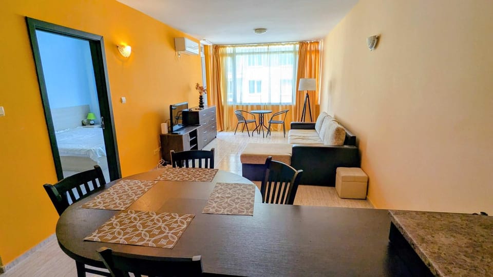 Living room, Photo of the whole room, Seating area