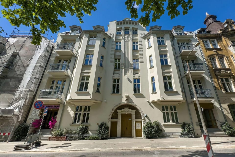 Property building, Facade/entrance, Day