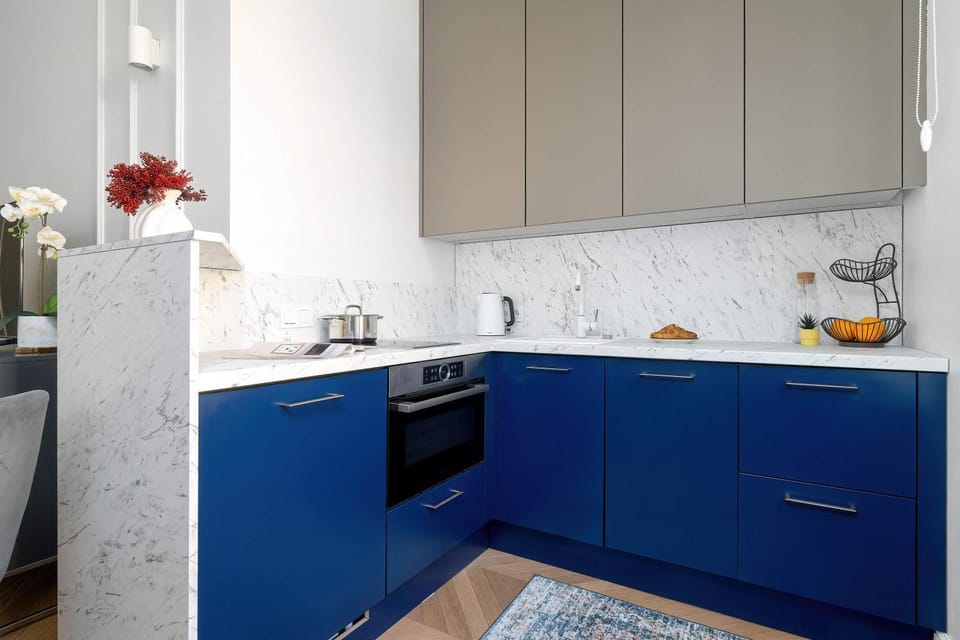 Kitchen or kitchenette, dishwasher, stove