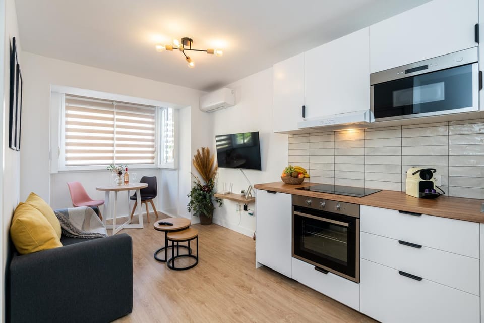 TV and multimedia, Living room, Seating area, oven, stove