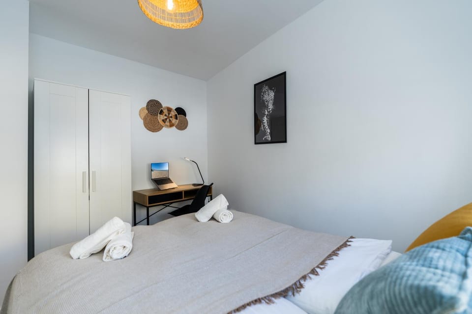 Bed, Seating area, Bedroom, towels