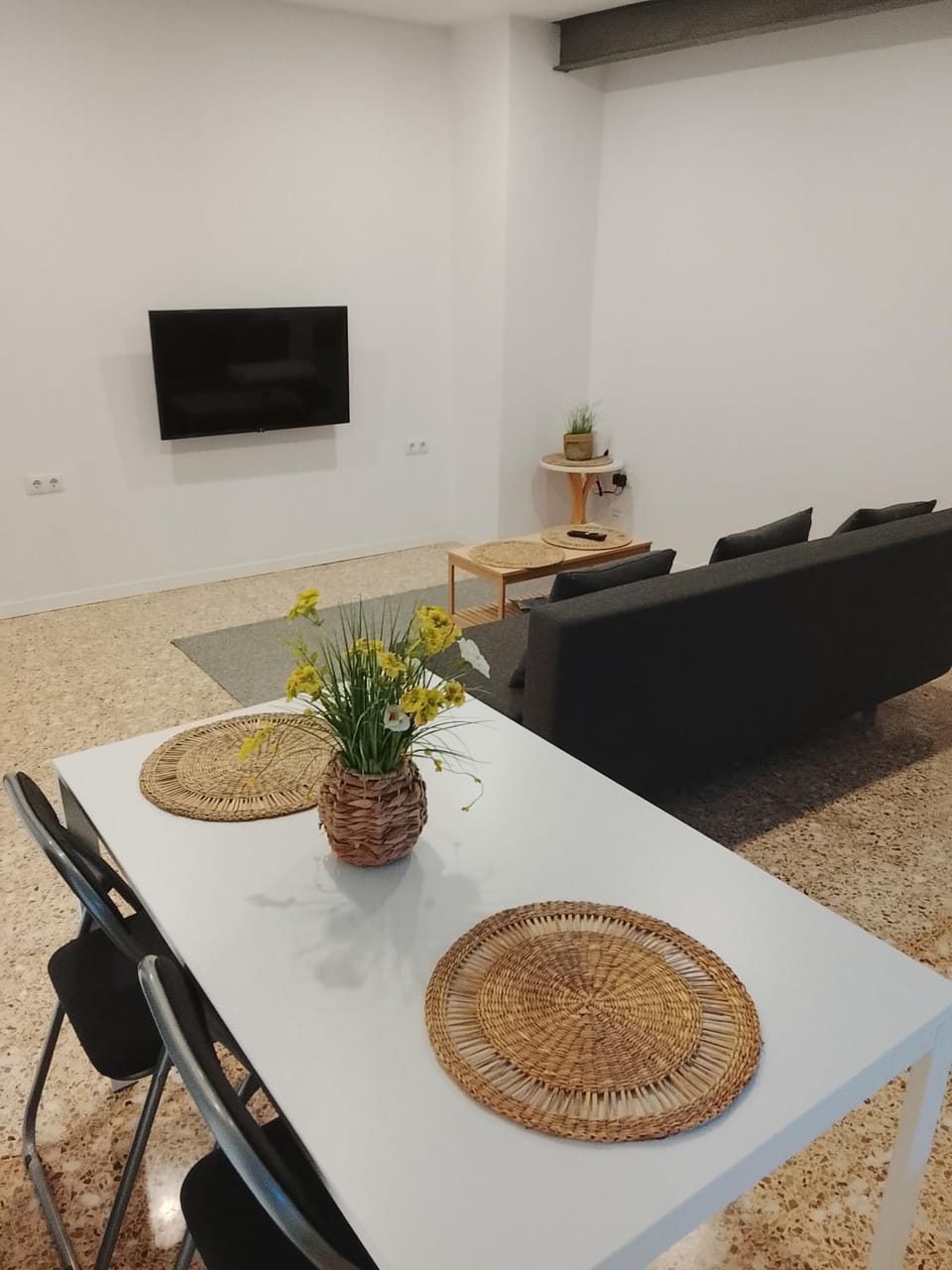 Communal lounge/ TV room