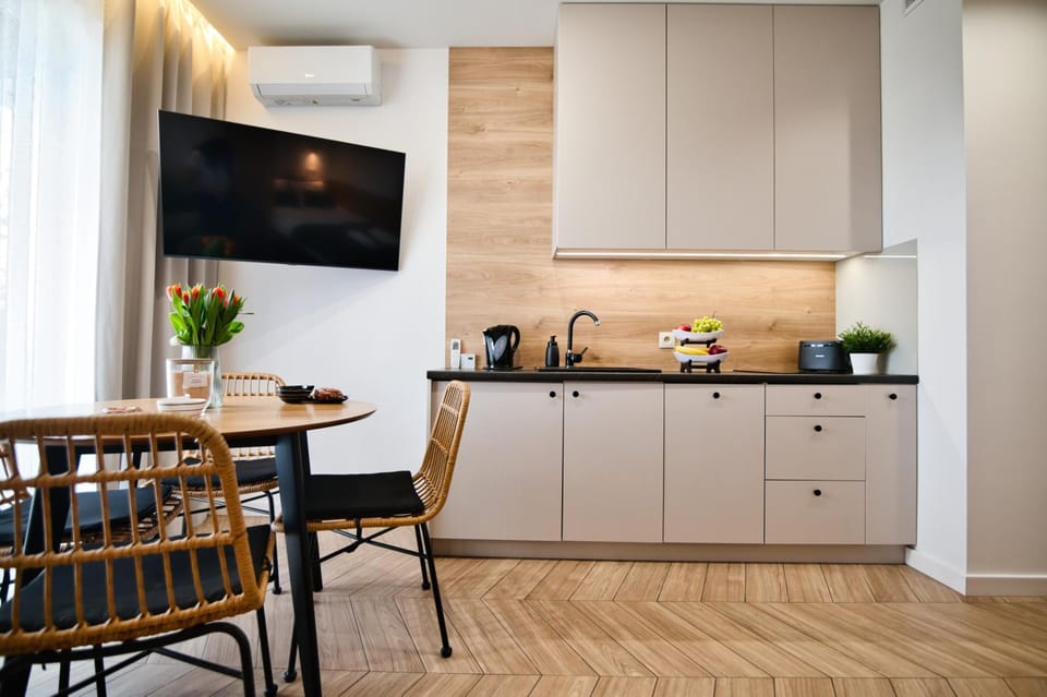 TV and multimedia, Coffee/tea facilities, Kitchen or kitchenette, Seating area, stove