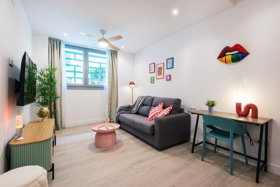 Communal lounge/ TV room, Living room, Seating area