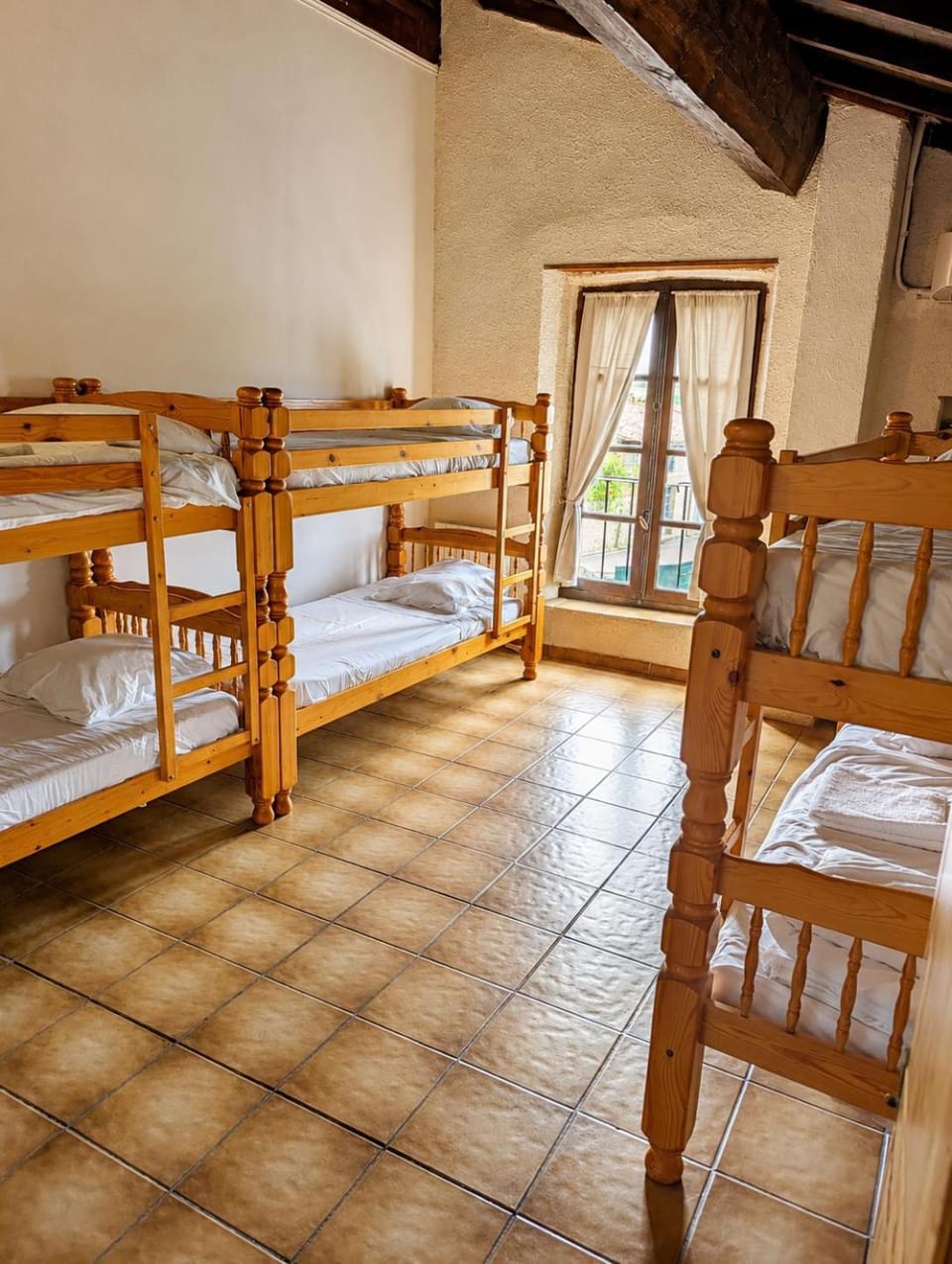Les Chambres Cast'elles Bed and Breakfast in Occitanie