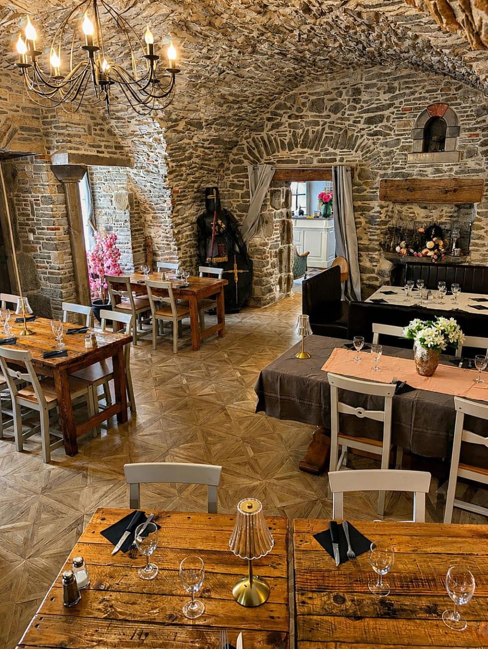 Les Chambres Cast'elles Bed and Breakfast in Occitanie