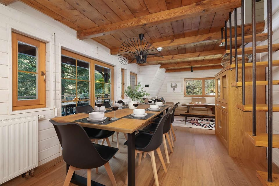 Seating area, Dining area