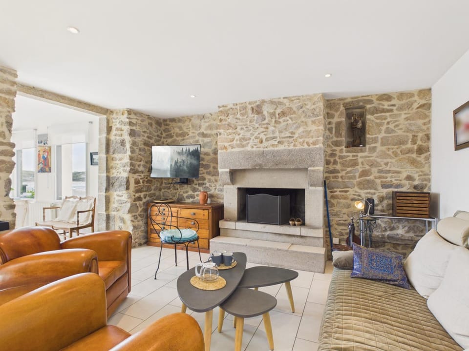 Communal lounge/ TV room, Living room